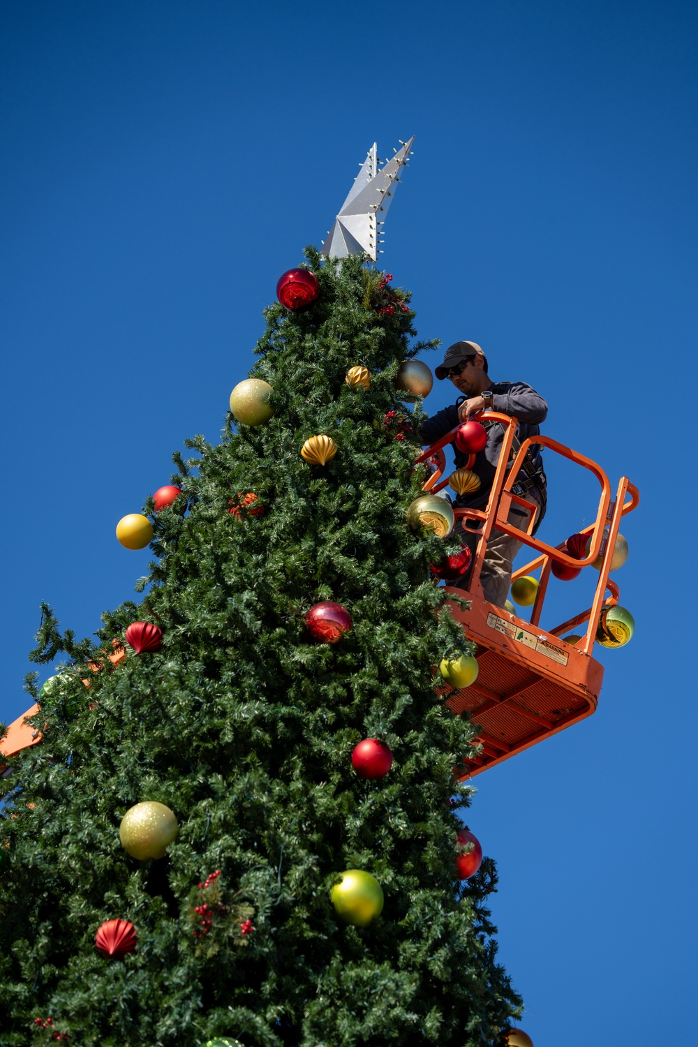 502d Civil Engineer Squadron decorates Holiday Tree