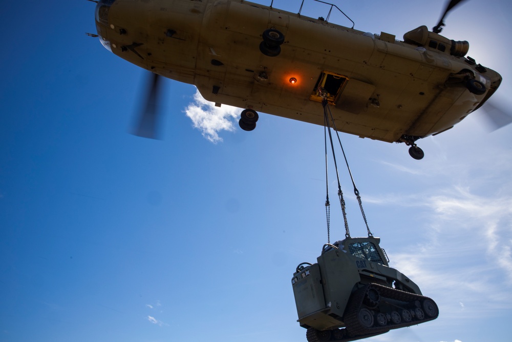 It's a TRAP: CLC-33 conducts external lift operations with 3-25 GSAB