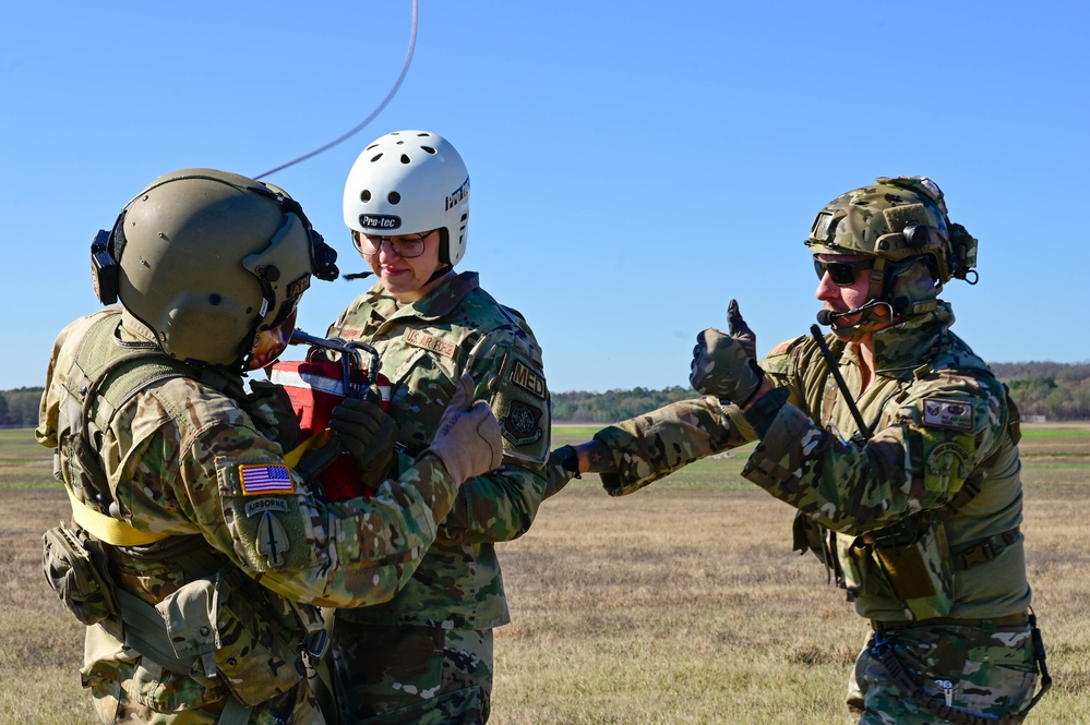 19th AW, Arkansas National Guard partner for Joint MedEvac training