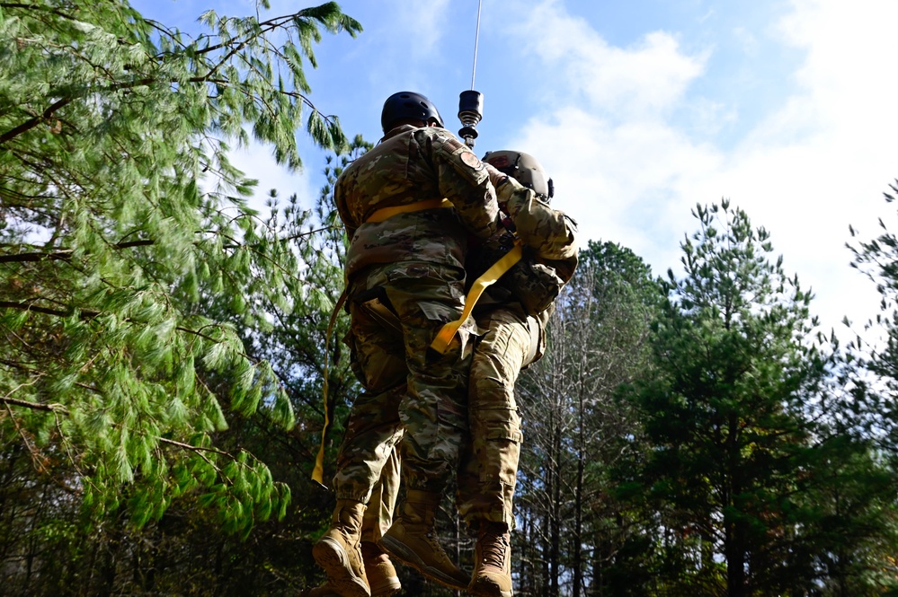 19th AW, Arkansas National Guard partner for Joint MedEvac training