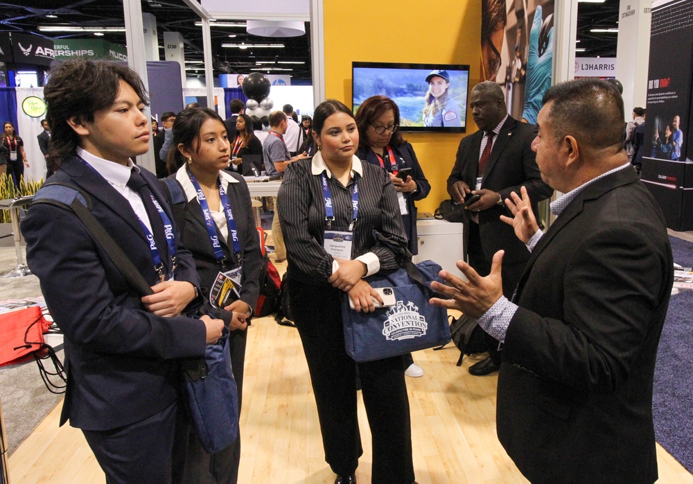 USACE hiring managers reach out to new talent at SHPE National Convention