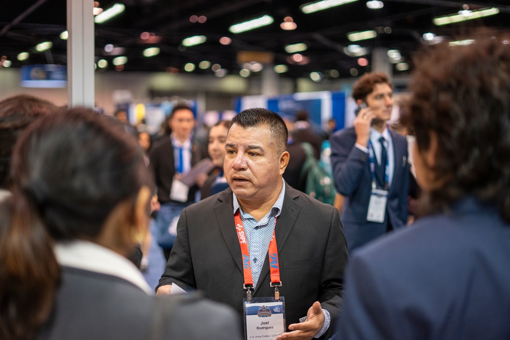 USACE hiring managers reach out to new talent at SHPE National Convention