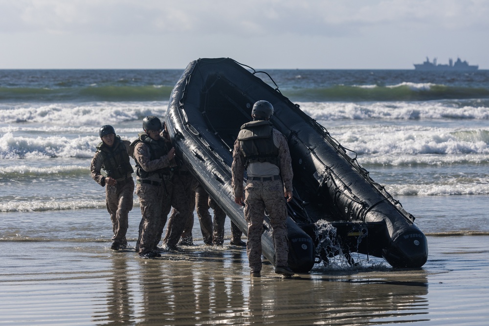 1st Bn., 7th Marines participates in infantry company small boat raid course