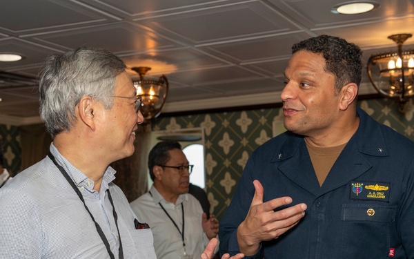 The Honorable Edgard Kagan, U.S. Ambassador to Malaysia, and U.S. Embassy to Malaysia dignitaries visit USS Abraham Lincoln