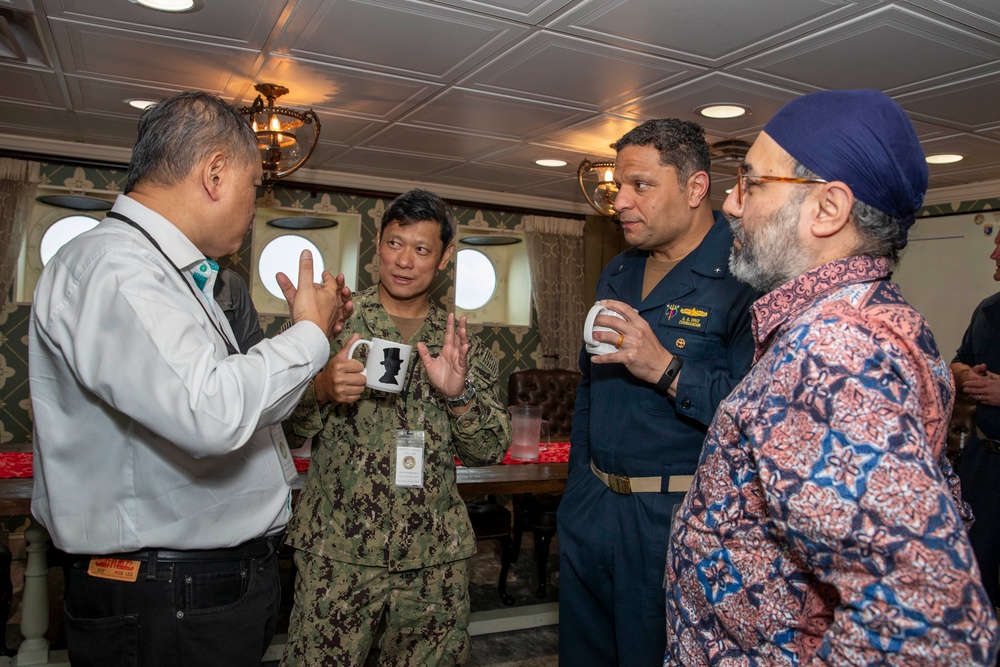 The Honorable Edgard Kagan, U.S. Ambassador to Malaysia, and U.S. Embassy to Malaysia dignitaries visit USS Abraham Lincoln