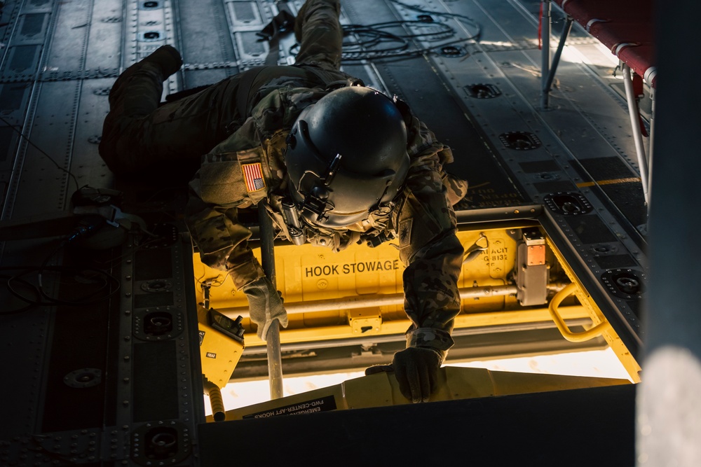 Washington National Guard aviators support U.S. Navy during Growler crew recovery near Mount Rainier