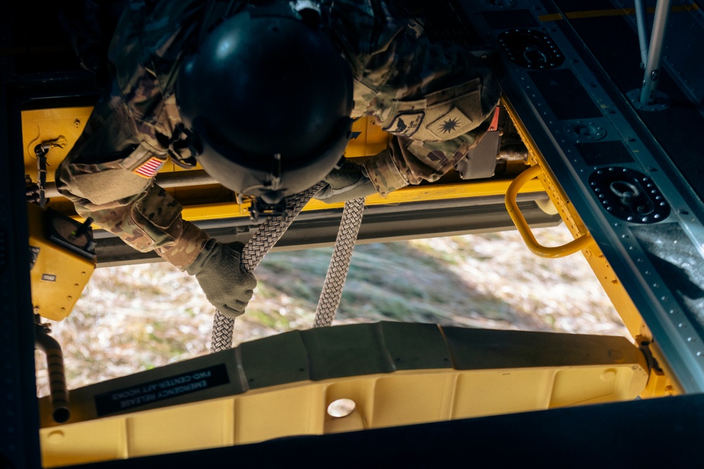 Washington National Guard aviators support U.S. Navy during Growler crew recovery near Mount Rainier