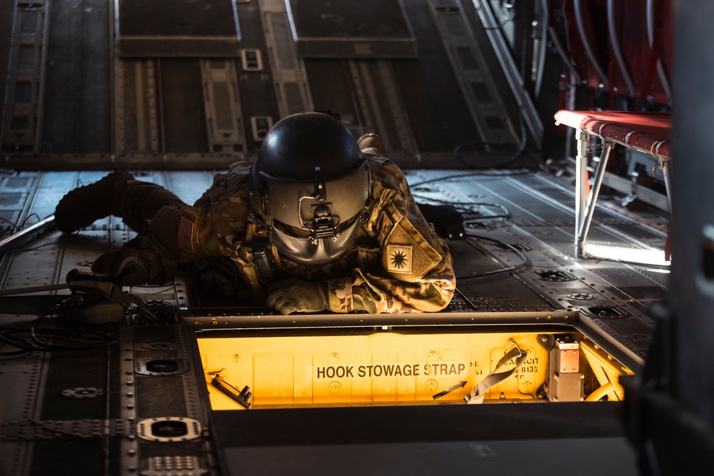 Washington National Guard aviators support U.S. Navy during Growler crew recovery near Mount Rainier