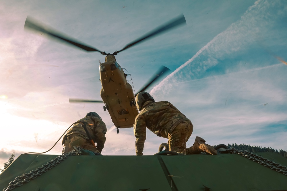 Washington National Guard aviators support U.S. Navy during Growler crew recovery near Mount Rainier