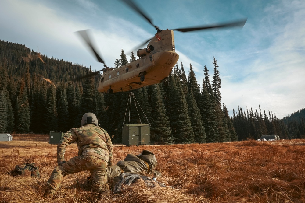 Washington National Guard aviators support U.S. Navy during Growler crew recovery near Mount Rainier