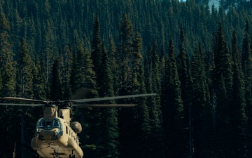 Washington National Guard aviators support U.S. Navy during Growler crew recovery near Mount Rainier