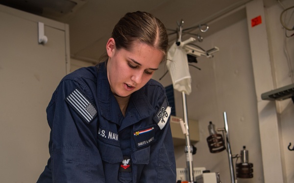 USS Ronald Reagan (CVN 76) Sailors participate in CPR training and certification