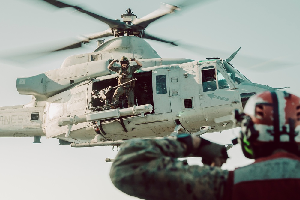 VMM-165 (Rein.) Offloads Marines, Aircraft From USS Boxer