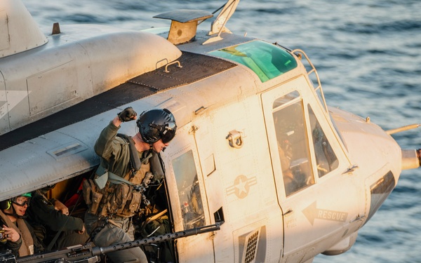 VMM-165 (Rein.) Offloads Marines, Aircraft From USS Boxer