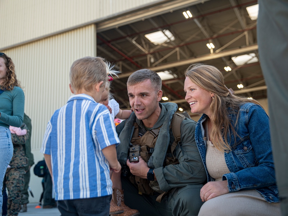 VMM-165 (Rein.) Arrives Home From Deployment