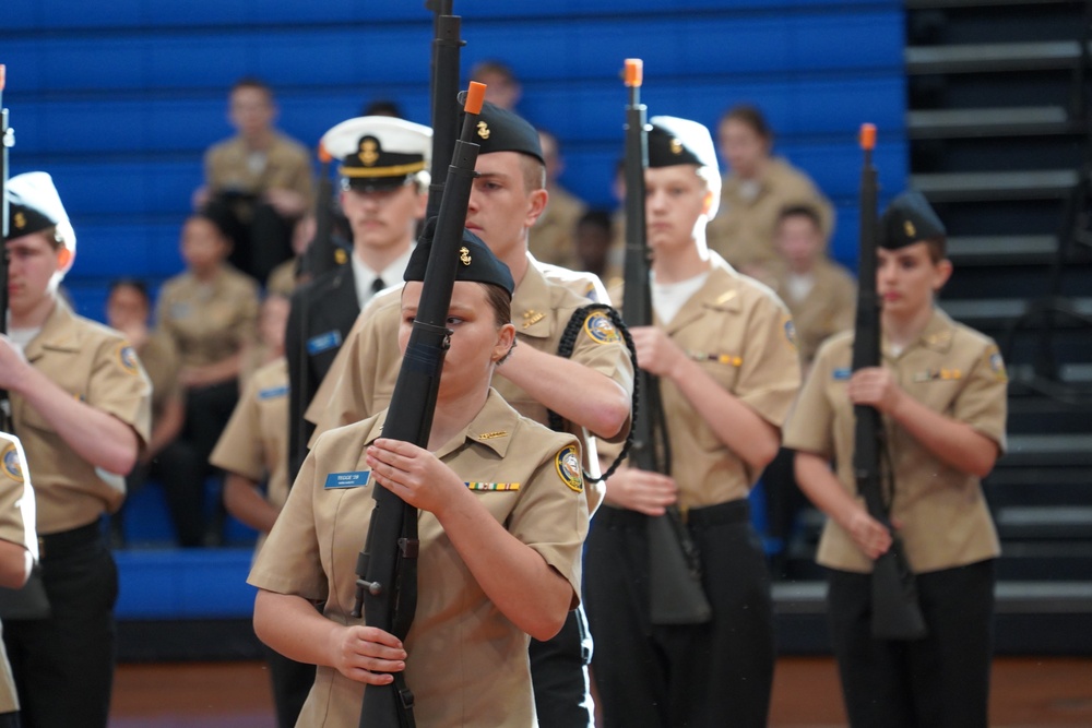 NWS Yorktown Sailors volunteer at York High School during annual NJROTC event