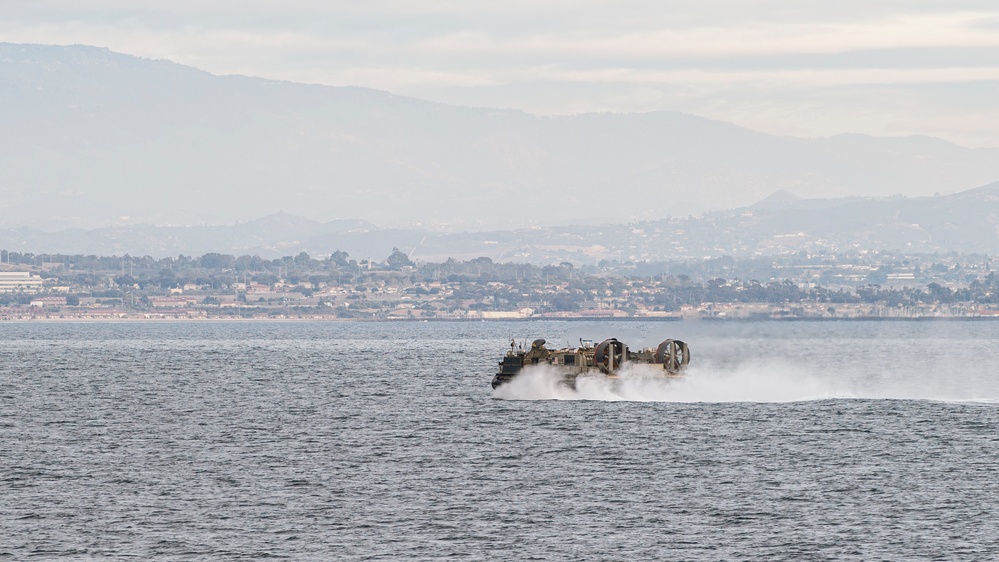 15th MEU Offloads USS Boxer