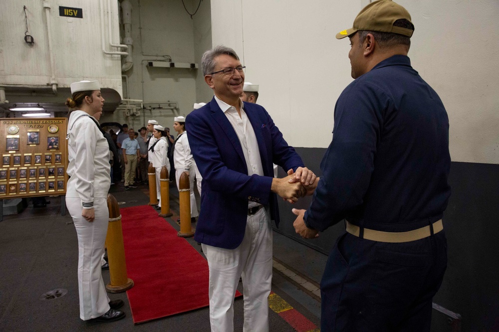 Abraham Lincoln welcomes ambassadors and distinguished visitors