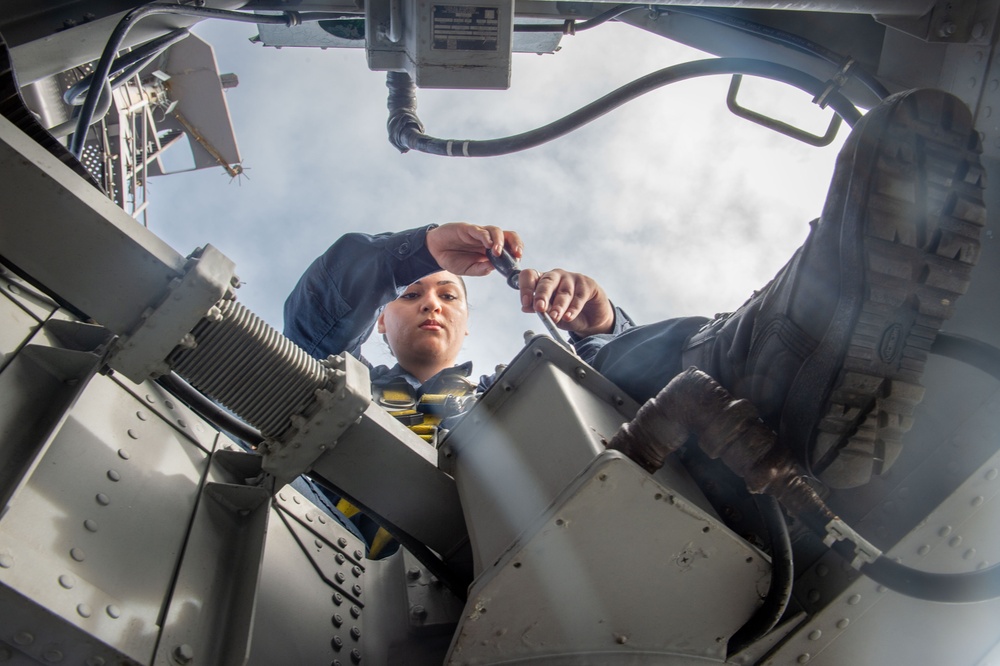 Sailors Work Aloft Aboard USS Carl Vinson (CVN 70)