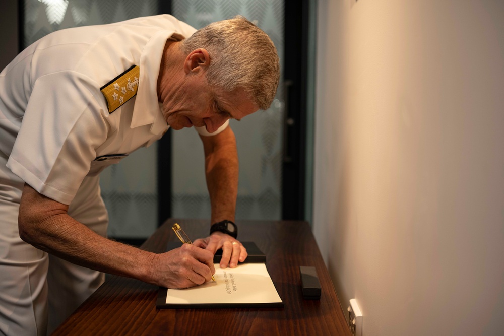 Commander, U.S. Pacific Fleet Visits New Zealand