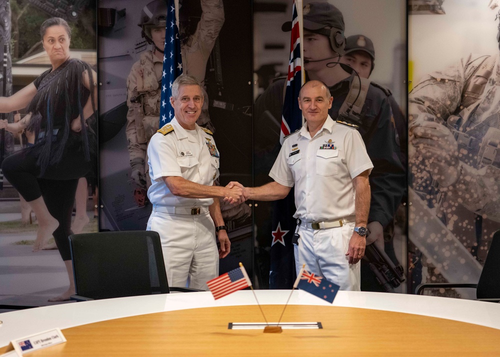 Commander, U.S. Pacific Fleet Visits New Zealand