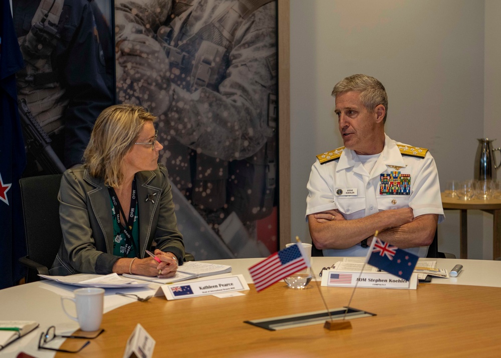 Commander, U.S. Pacific Fleet Visits New Zealand