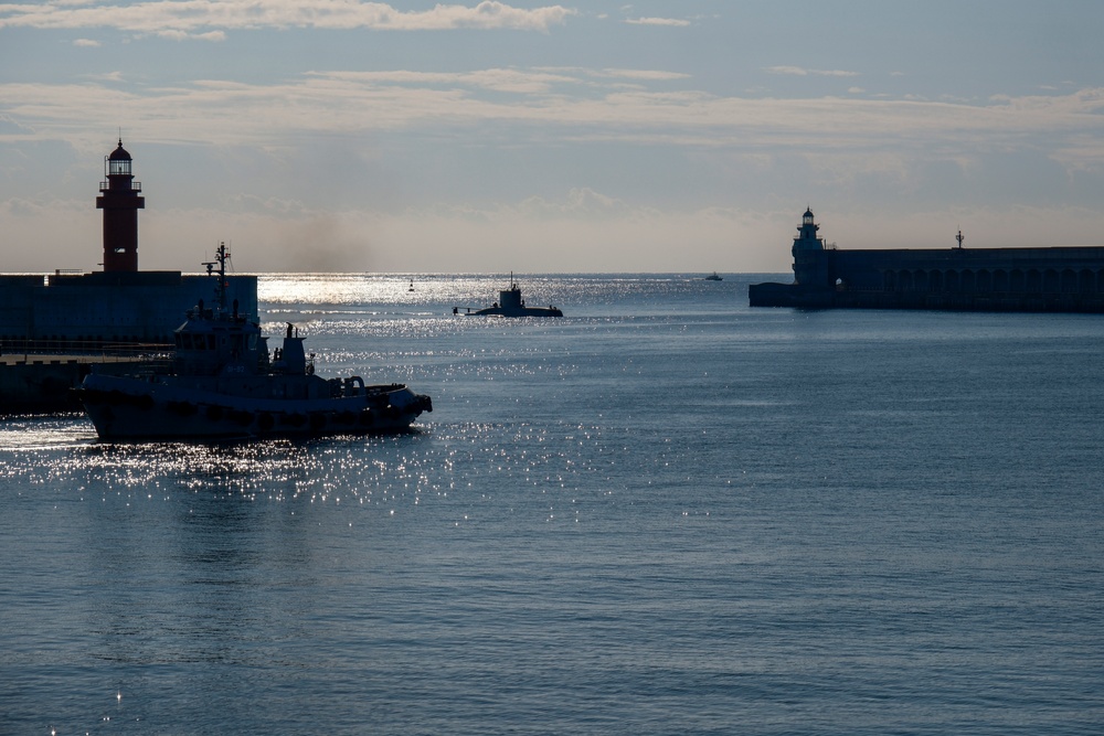 ROK Submarine Na Dae-Yong (SS-069) Moored Alongside USS Frank Cable (AS40)