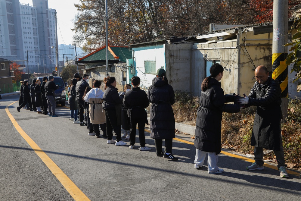 Camp Casey volunteers warm homes during holiday season