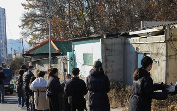 Camp Casey volunteers warm homes during holiday season