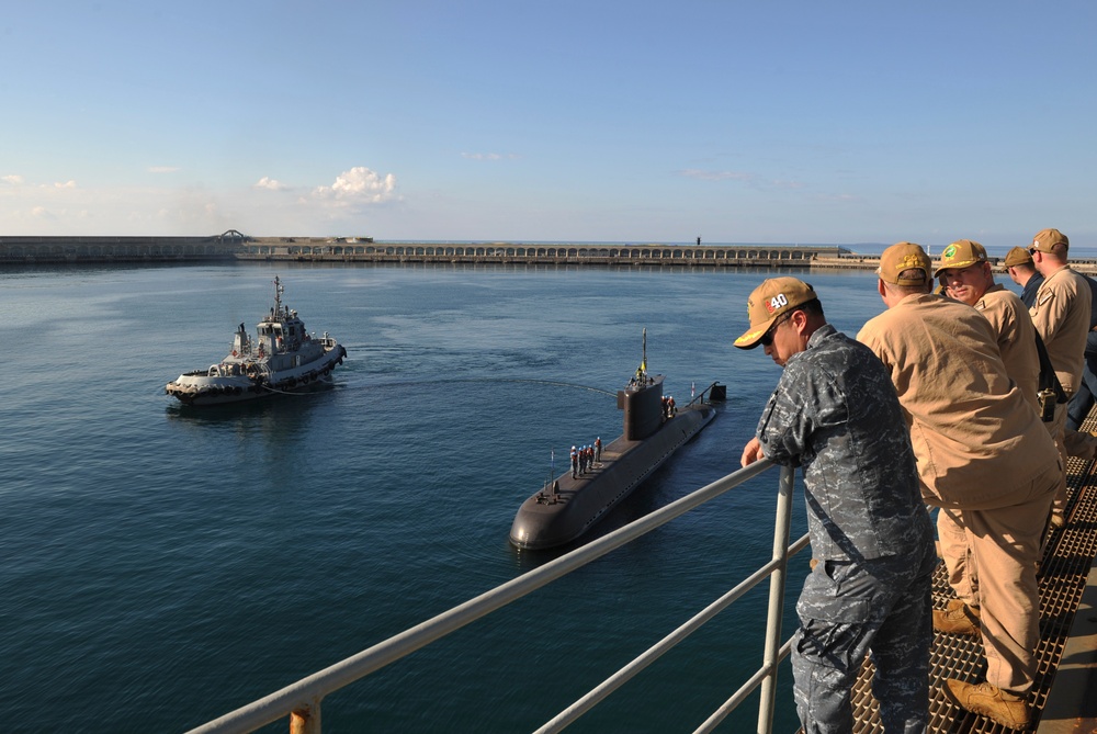 ROK Submarine Na Dae-Yong (SS-069) Moored Alongside USS Frank Cable (AS40)