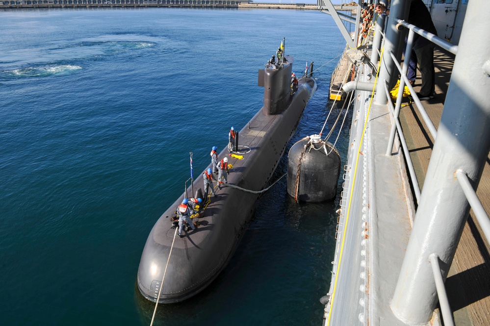 ROK Submarine Na Dae-Yong (SS-069) Moored Alongside USS Frank Cable (AS40)