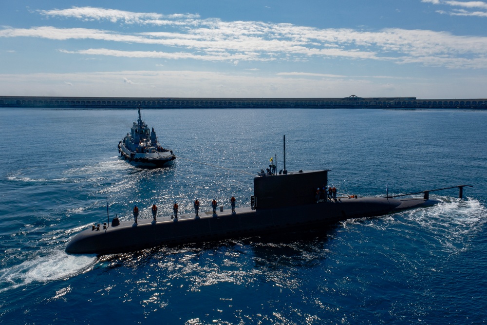 ROK Submarine Na Dae-Yong (SS-069) Moored Alongside USS Frank Cable (AS40)