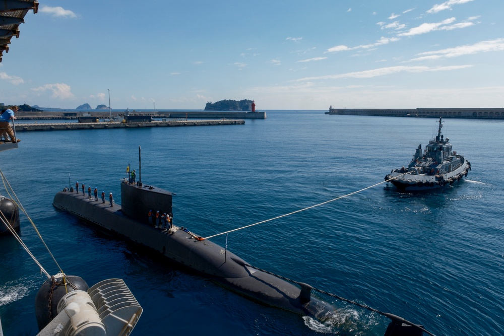 ROK Submarine Na Dae-Yong (SS-069) Moored Alongside USS Frank Cable (AS40)