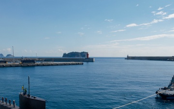 ROK Submarine Na Dae-Yong (SS-069) Moored Alongside USS Frank Cable (AS40)