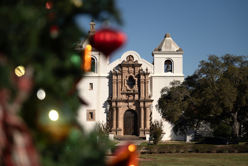 Holidays arrive at JBSA