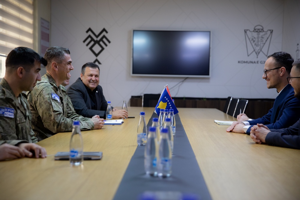 KFOR RC-E Deputy Commander Meets with Mayor of Gjilan, Kosovo