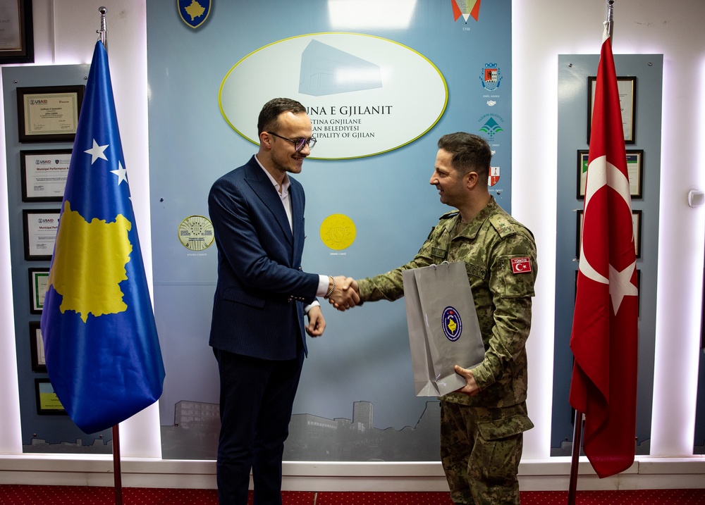 KFOR RC-E Deputy Commander Meets with Mayor of Gjilan, Kosovo