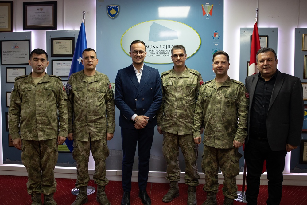 KFOR RC-E Deputy Commander Meets with Mayor of Gjilan, Kosovo