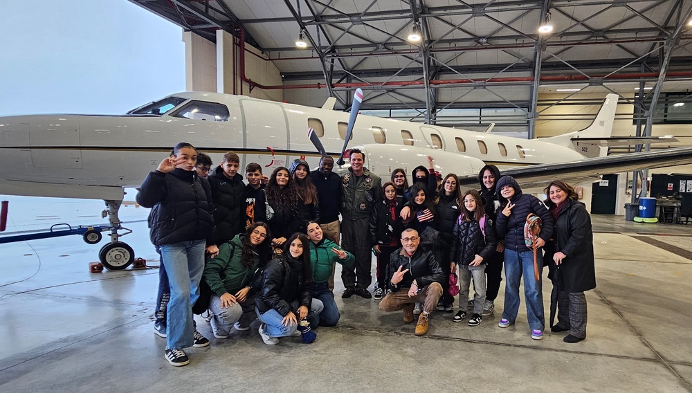 Italian Middle School Students Tour NSA Naples