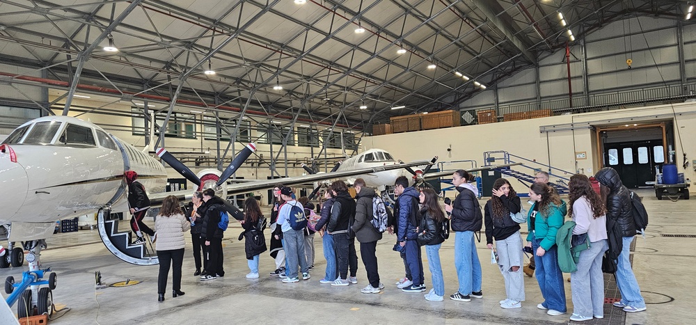 Italian Middle School Students Tour NSA Naples