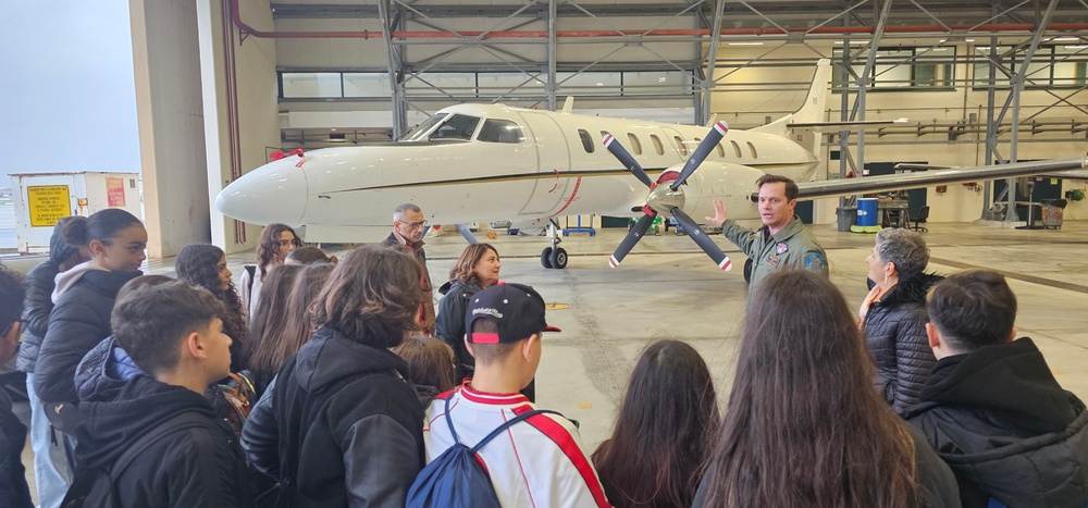 Italian Middle School Students Tour NSA Naples