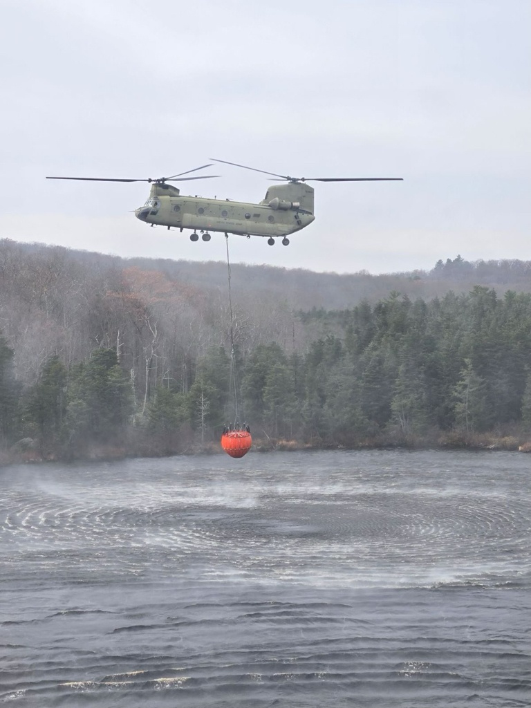 New York Army National Guard helicopter crews fight Jennings Creek Fire