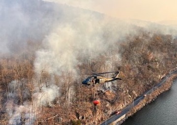 New York Army National Guard helicopter crews fight Jennings Creek Fire