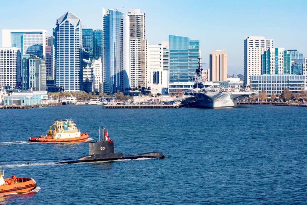 Peruvian Navy Submarine BAP Pisagua Passes USS Midway Museum