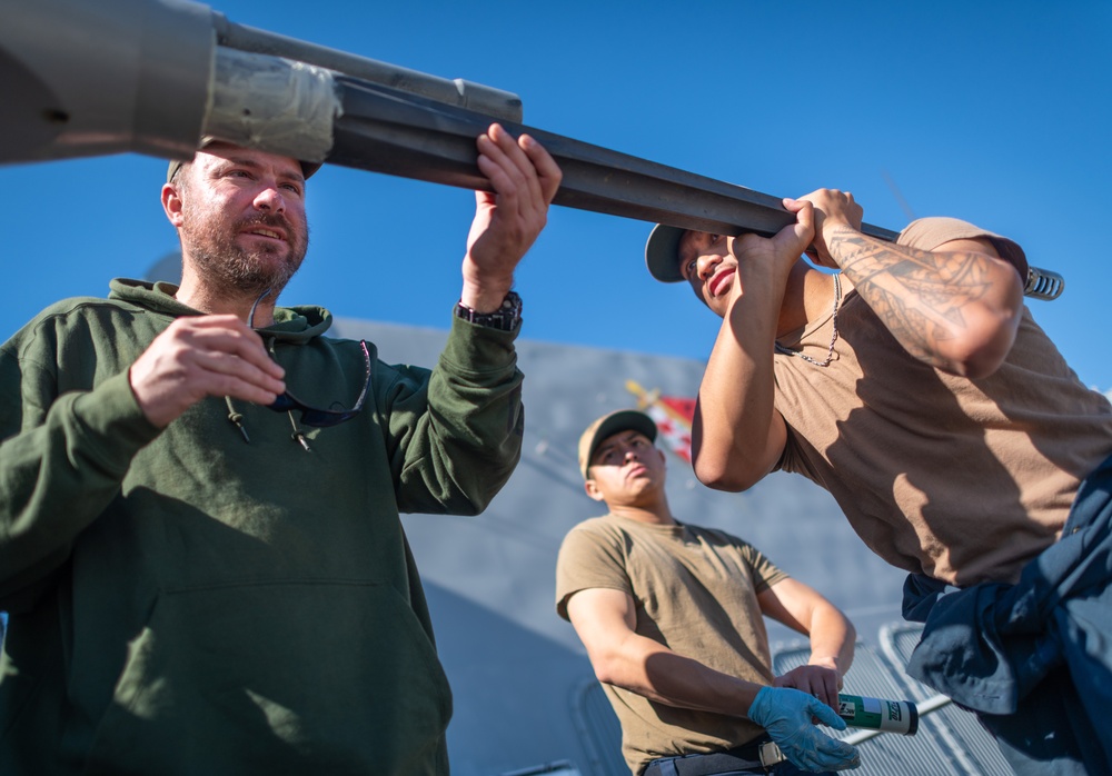 USS Sampson (DDG 102) Gets a Ship Groom at Naval Surface Warfare Center, Port Hueneme Division