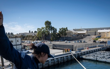 Nimitz Sailor Directs Capstan Operator