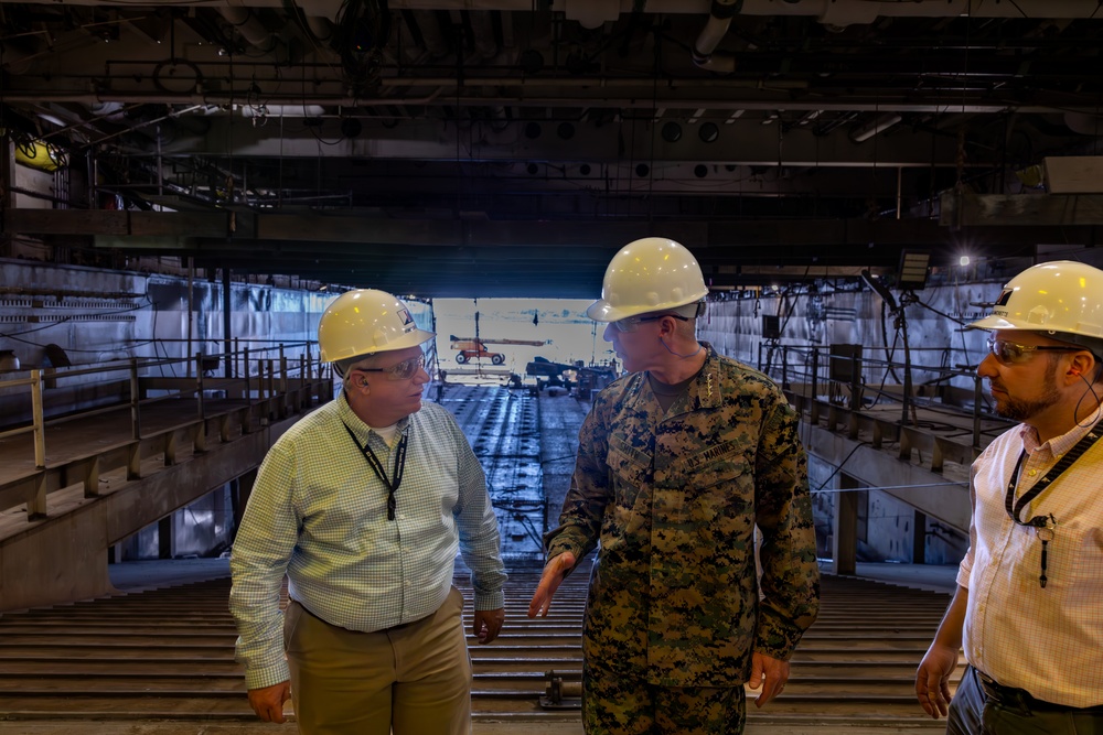 Commandant, Gen. Smith, Checks Progress on New LHAs, LPDs