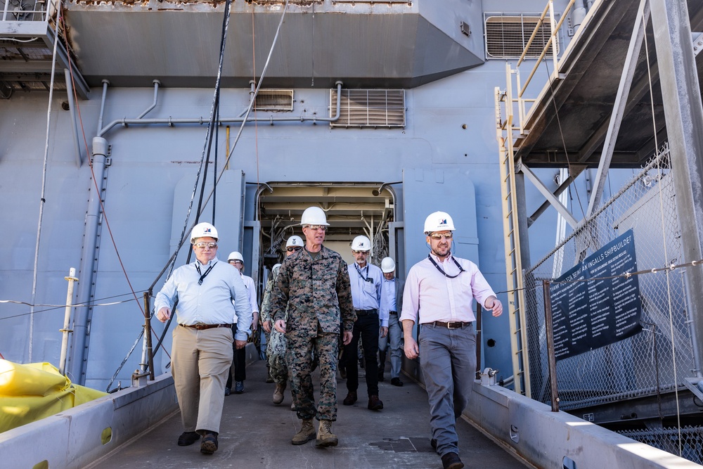 Commandant, Gen. Smith, Checks Progress on New LHAs, LPDs