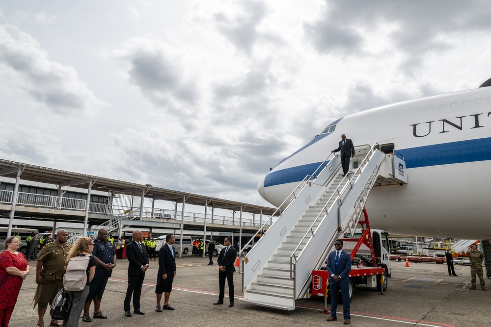 Secretary Austin departs Laos, arrives in Fiji