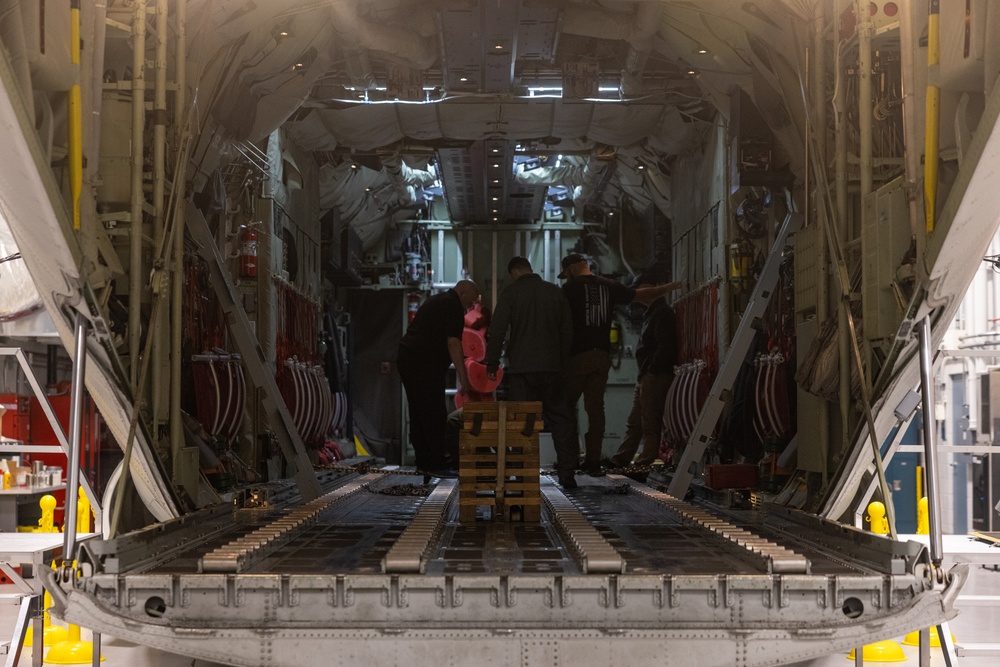 KC-130J Fleet Replacement Detachment utilizes KC-130J simulator